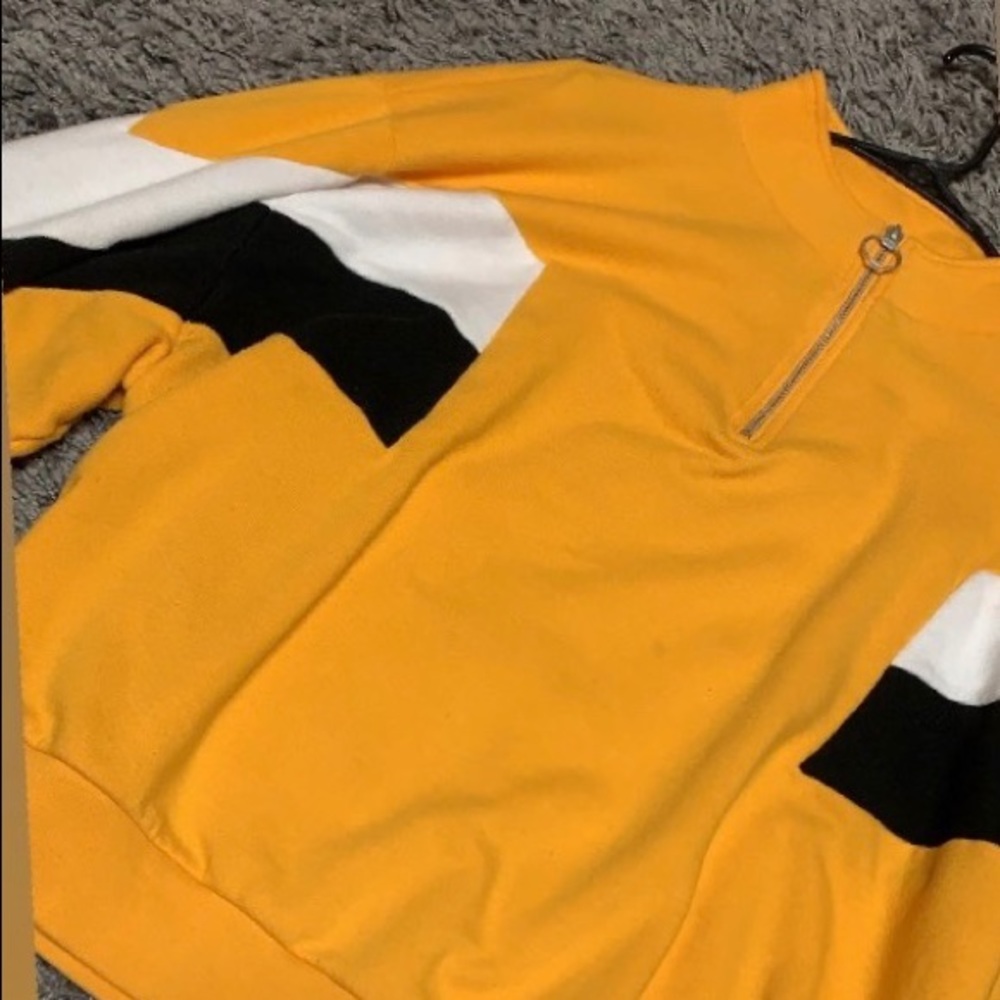 VS PINK YELLOW